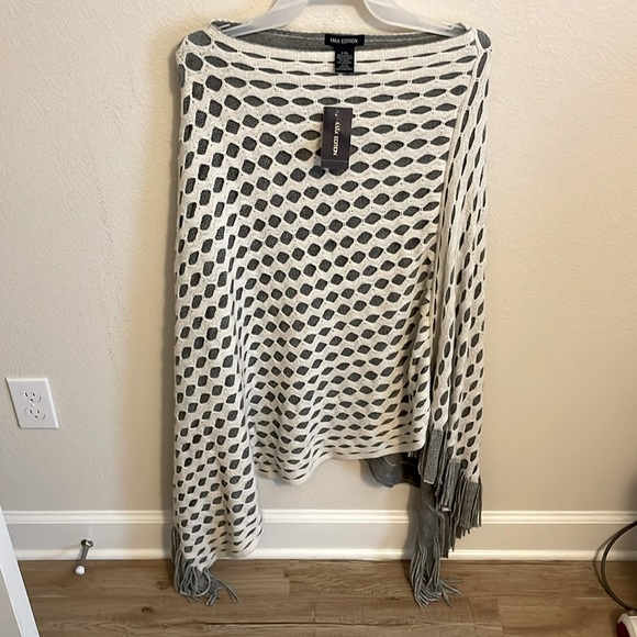 Sweater poncho. NWT size L/XL. Very soft. - Picture 1 of 4
